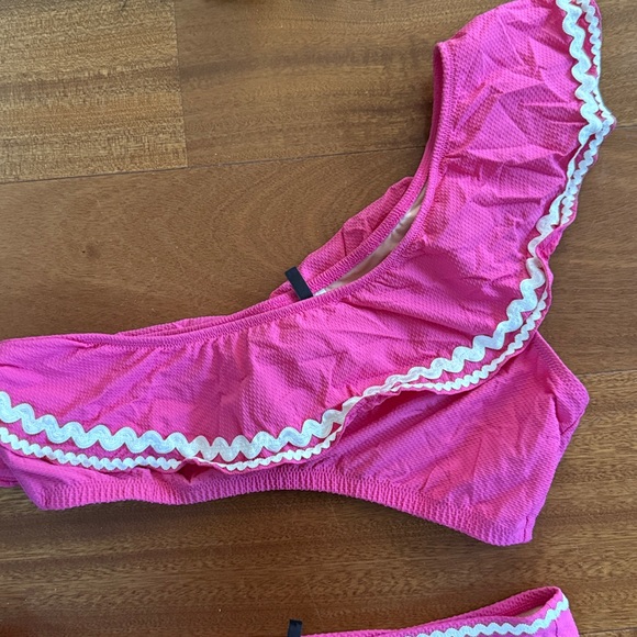Pink Ruffled Women's bikini - Picture 2 of 3